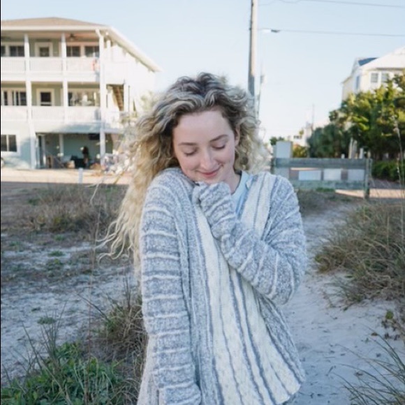 Meet your Posher, Shannon with Lilac Lawson - Picture 4 of 4